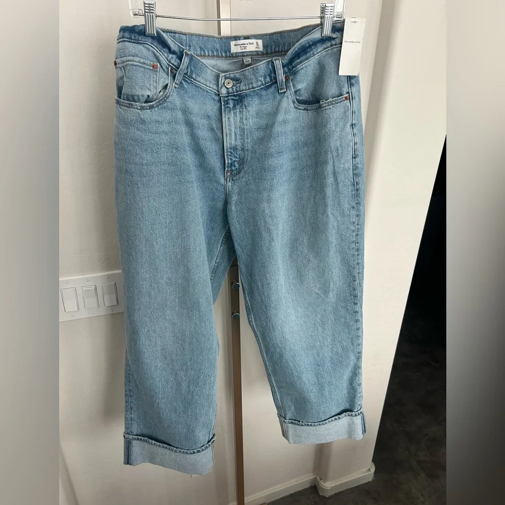 Abercrombie & Fitch Curve Love Low Rise Baggy Jeans Size 14 Short NWT - Picture 2 of 5